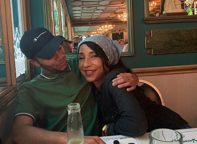 SADE ADU REGRESA PARA DEDICARLE UNA CANCIÓN A SU HIJO TRANS