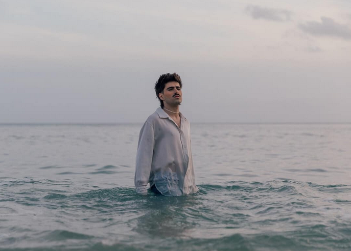 MARTIN REGRESA CON VERSIÓN DE LA PRECIOSA 'NADADORA' DE FAMILY