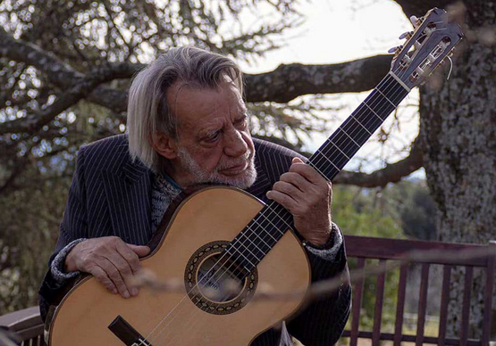 LUIS PASTOR LLEVARÁ SU POESÍA CONTRA EL FRANQUISMO A LOS COLEGIOS