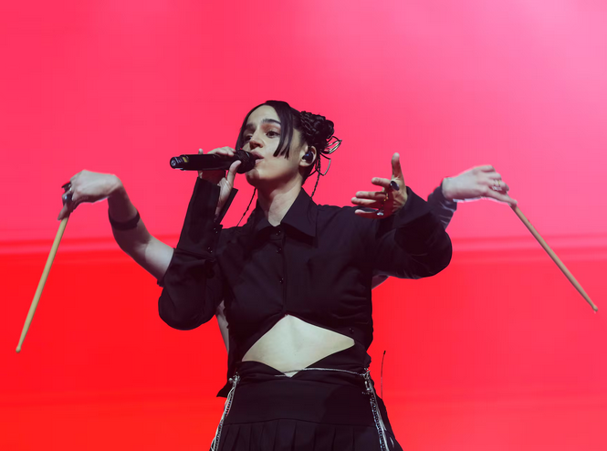 MARÍA ARNAL DEBUTA EN SOLITARIO SIN SU EX, MARCEL BAGÈS